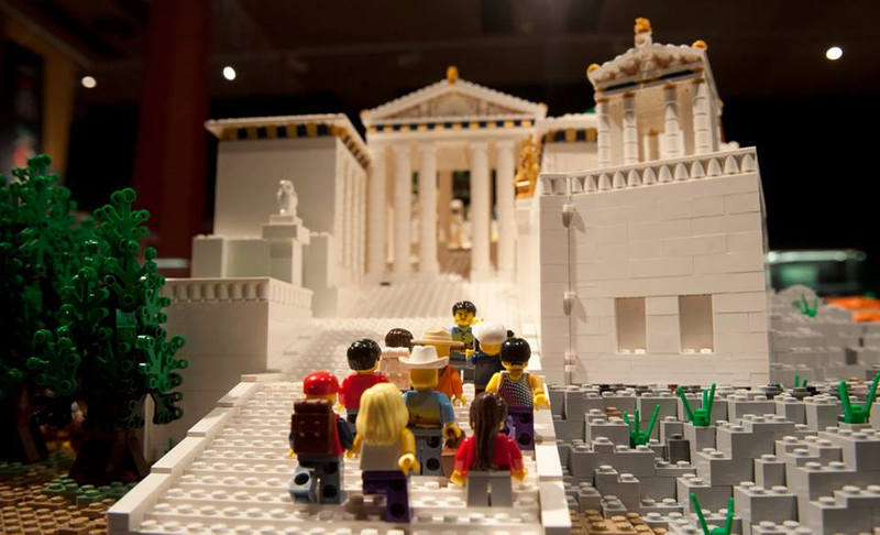 Illustration for article titled Magnificent Lego Acropolis Is Made of 120,000 Bricks